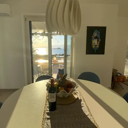 Nyaraló Sun, Beachfront With Stunning Views, Naxos Mikrí Vígla